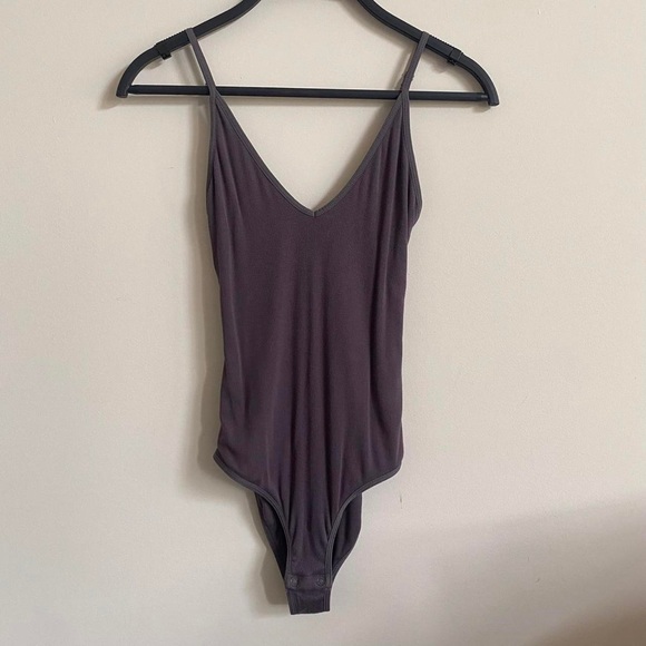 Aritzia Ribbed Bodysuit - Picture 3 of 3